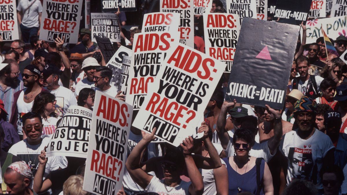 An image of a large crowd campaigning for AIDS awareness.